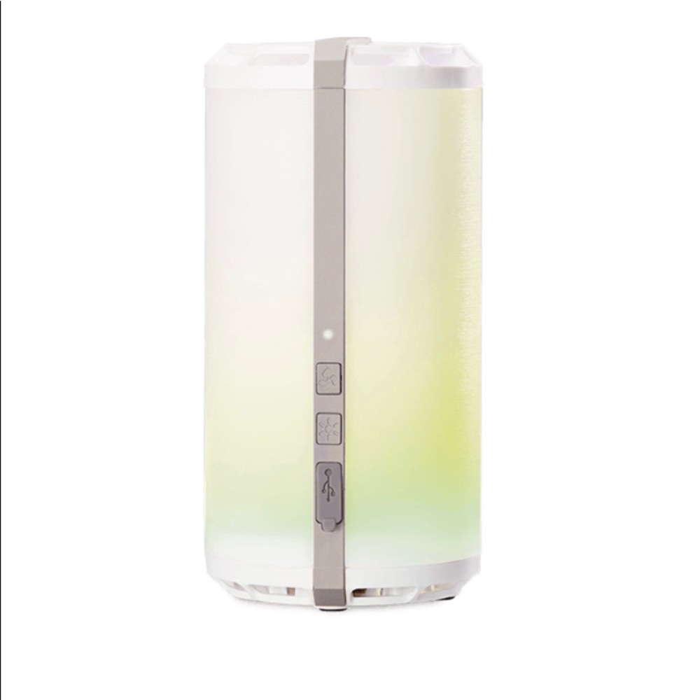 BNIB Scentsy Go in Silver & 1 fragrance pod pack